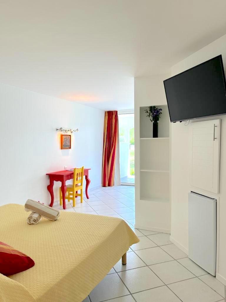 Le Domaine Anse Marcel Beach Resort Экстерьер фото