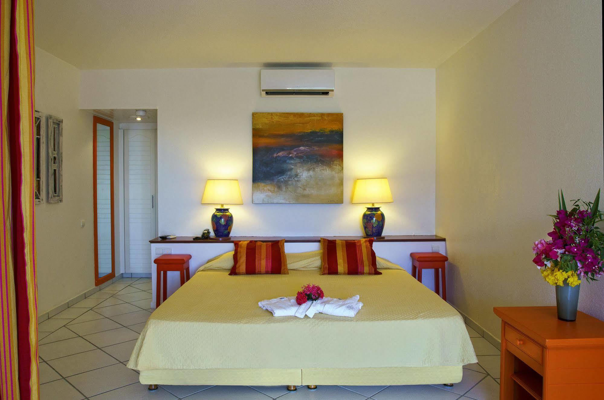 Le Domaine Anse Marcel Beach Resort Экстерьер фото